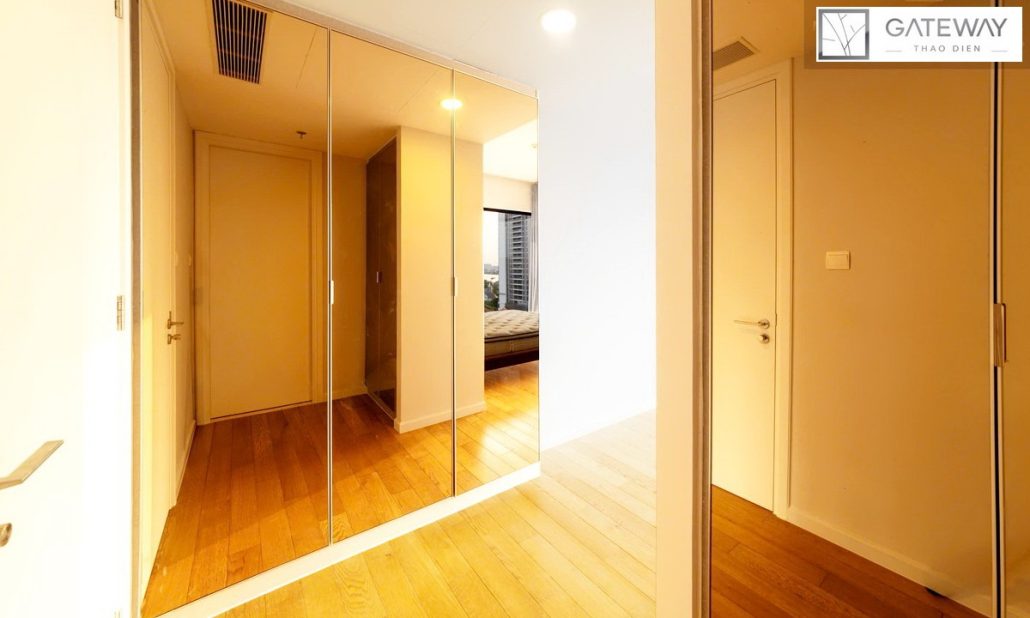 Gateway Thảo Điền cho thuê căn hộ 4 phòng ngủ có nội thất view L81 lầu cao